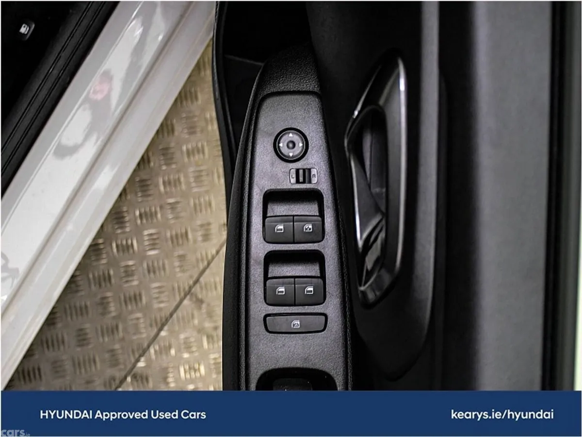 Hyundai i10 Hatchback, Petrol, 2023, White