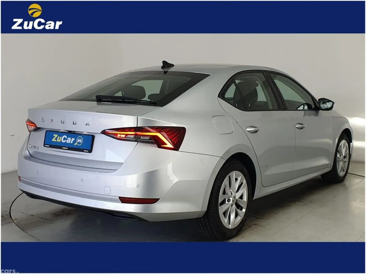 Skoda Octavia Saloon, Petrol, 2024, Grey