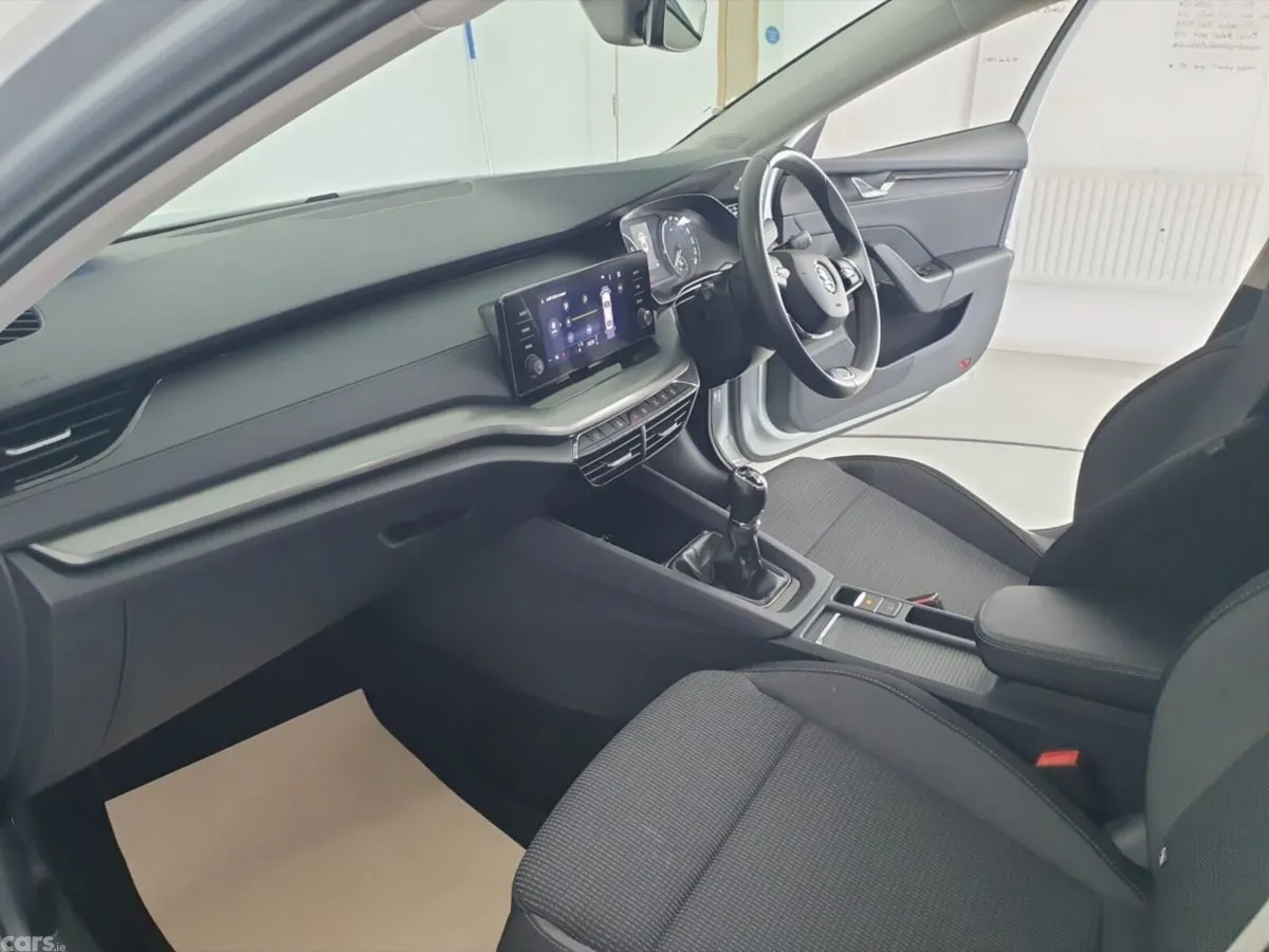 Skoda Octavia Saloon, Petrol, 2024, Grey