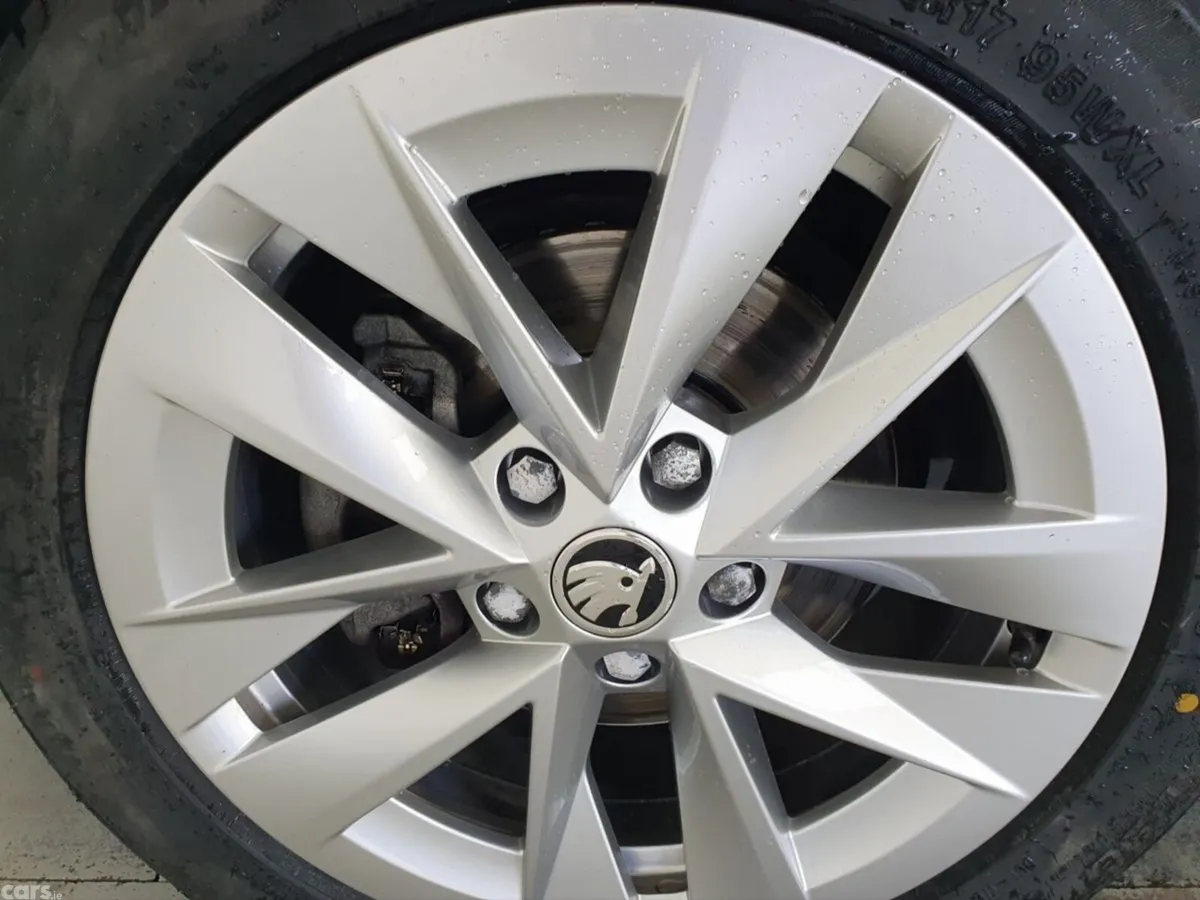 Skoda Octavia Saloon, Petrol, 2024, Grey