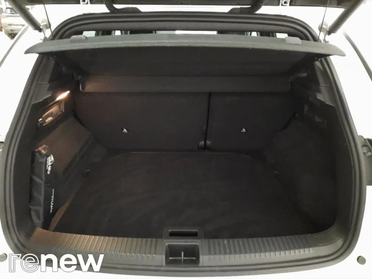Renault Austral SUV, Petrol Hybrid, 2024, White