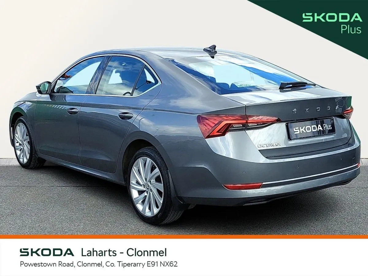 Skoda Octavia Saloon, Petrol, 2023, Grey
