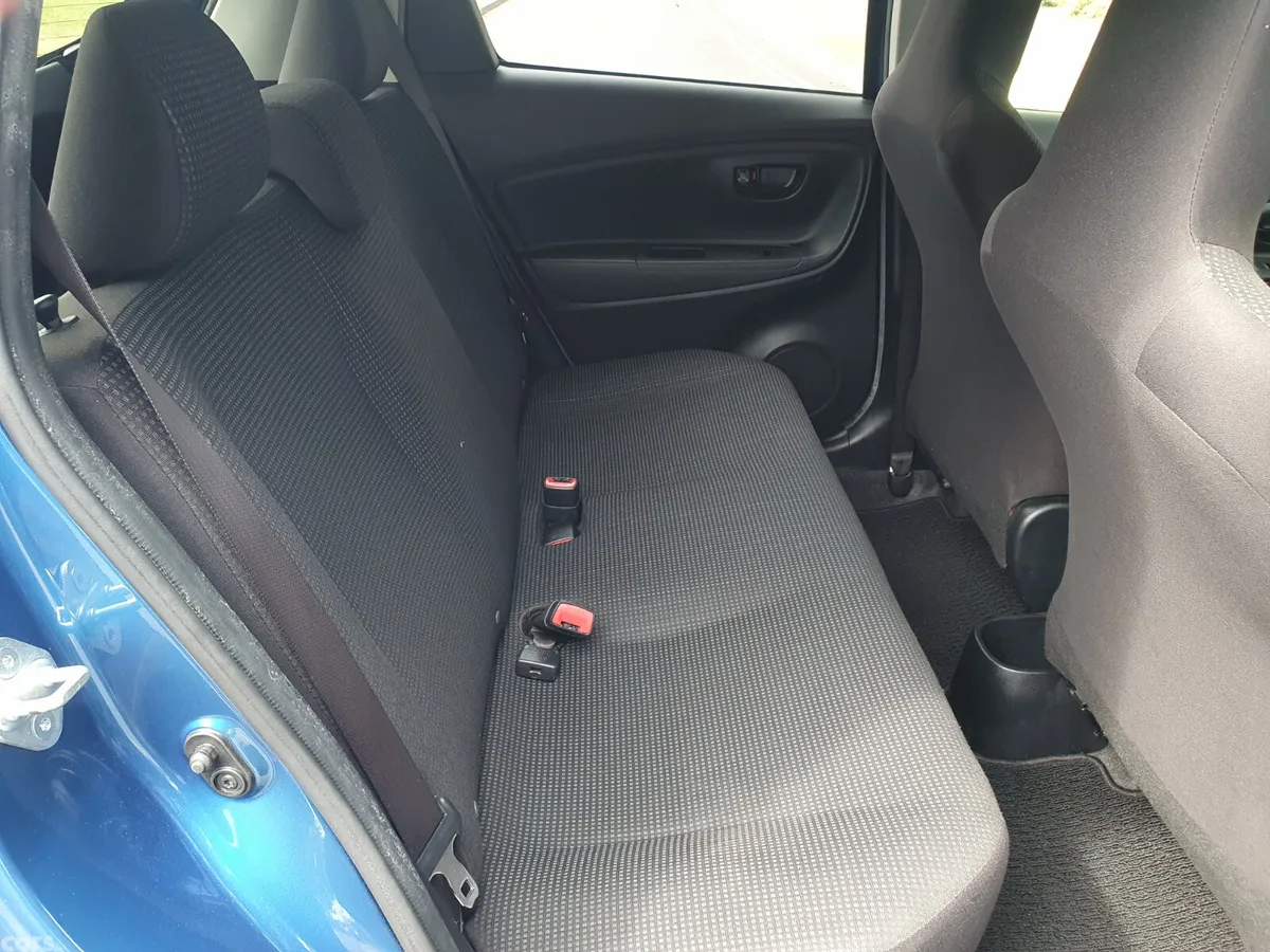 Toyota Yaris Hatchback, Petrol, 2017, Blue