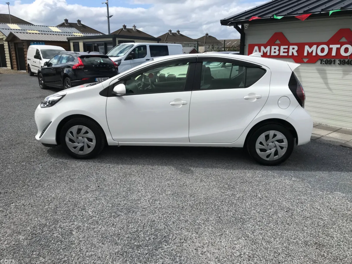 Toyota Aqua Hatchback, Petrol Hybrid, 2021, White