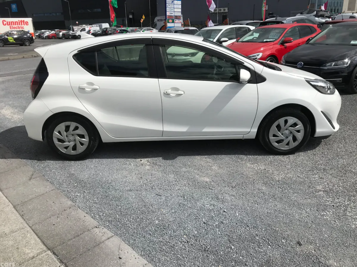 Toyota Aqua Hatchback, Petrol Hybrid, 2021, White
