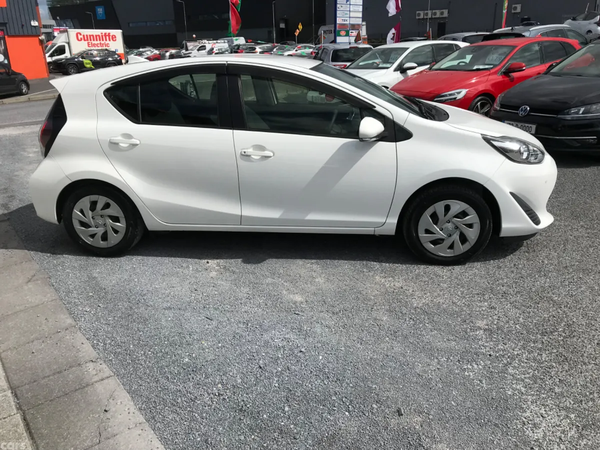 Toyota Aqua Hatchback, Petrol Hybrid, 2021, White