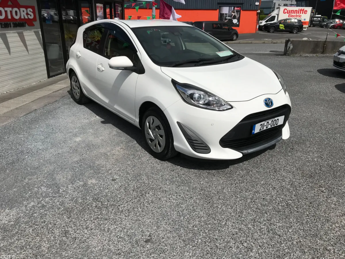 Toyota Aqua Hatchback, Petrol Hybrid, 2021, White
