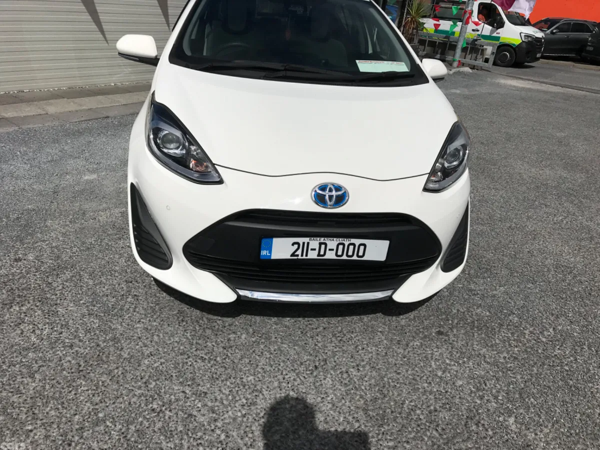 Toyota Aqua Hatchback, Petrol Hybrid, 2021, White