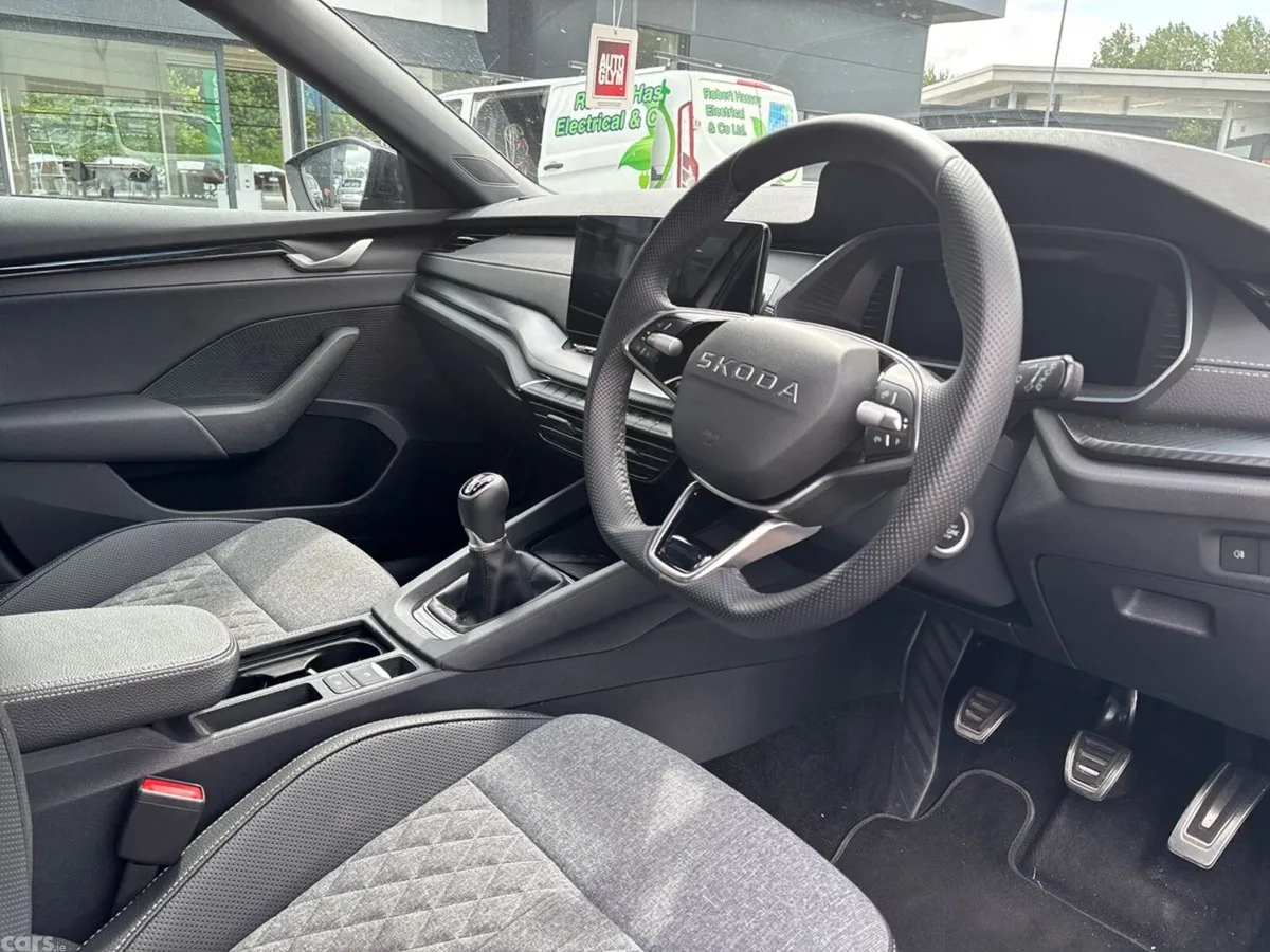 Skoda Octavia Saloon, Diesel, 2026, Grey