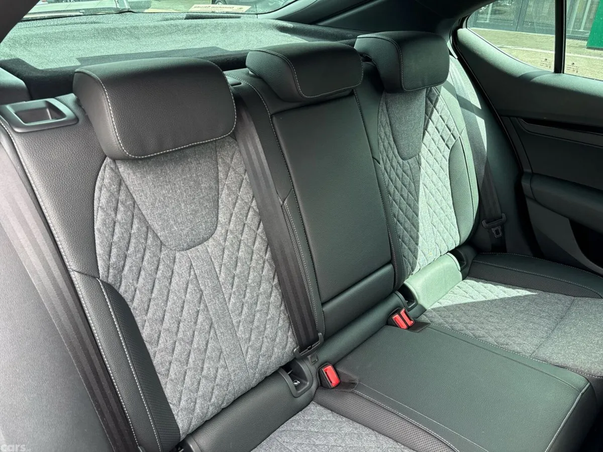Skoda Octavia Saloon, Diesel, 2026, Grey