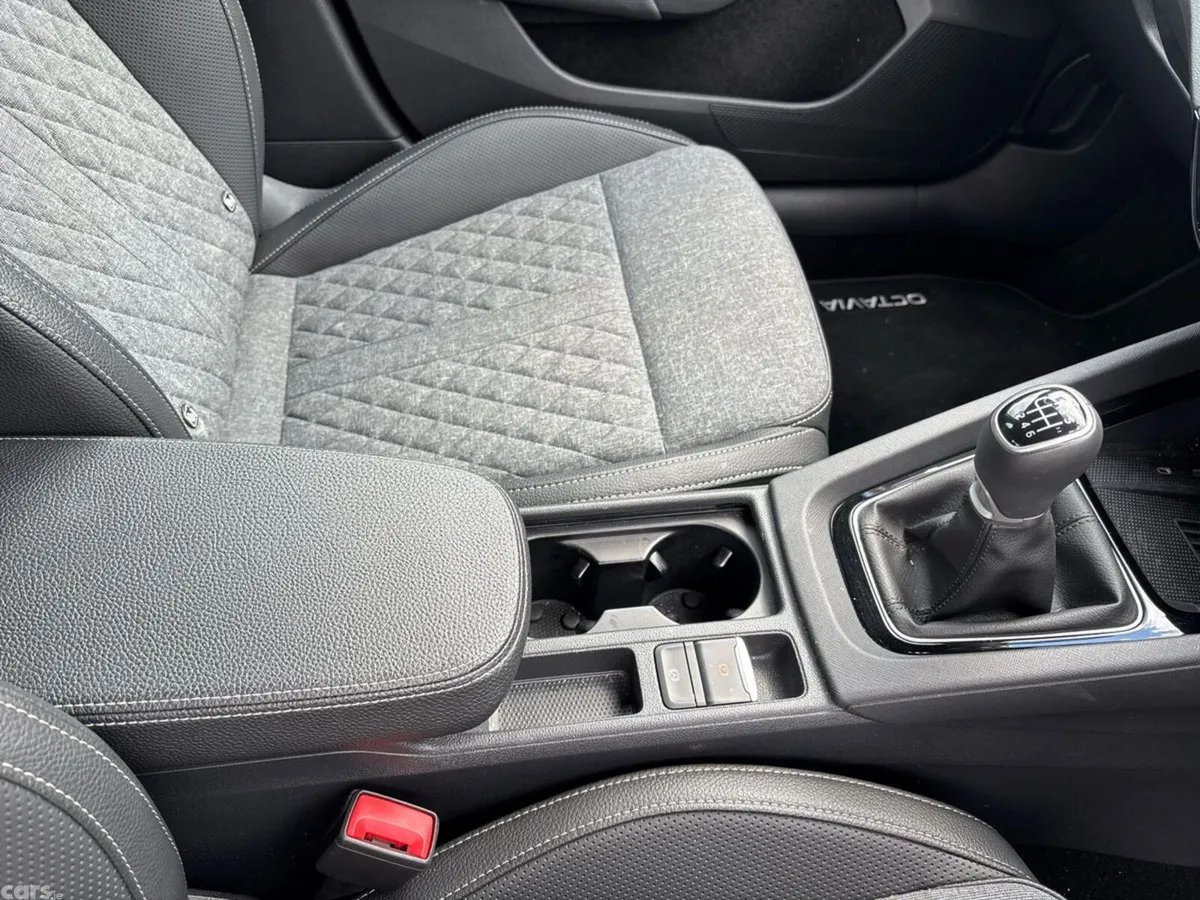 Skoda Octavia Saloon, Diesel, 2026, Grey