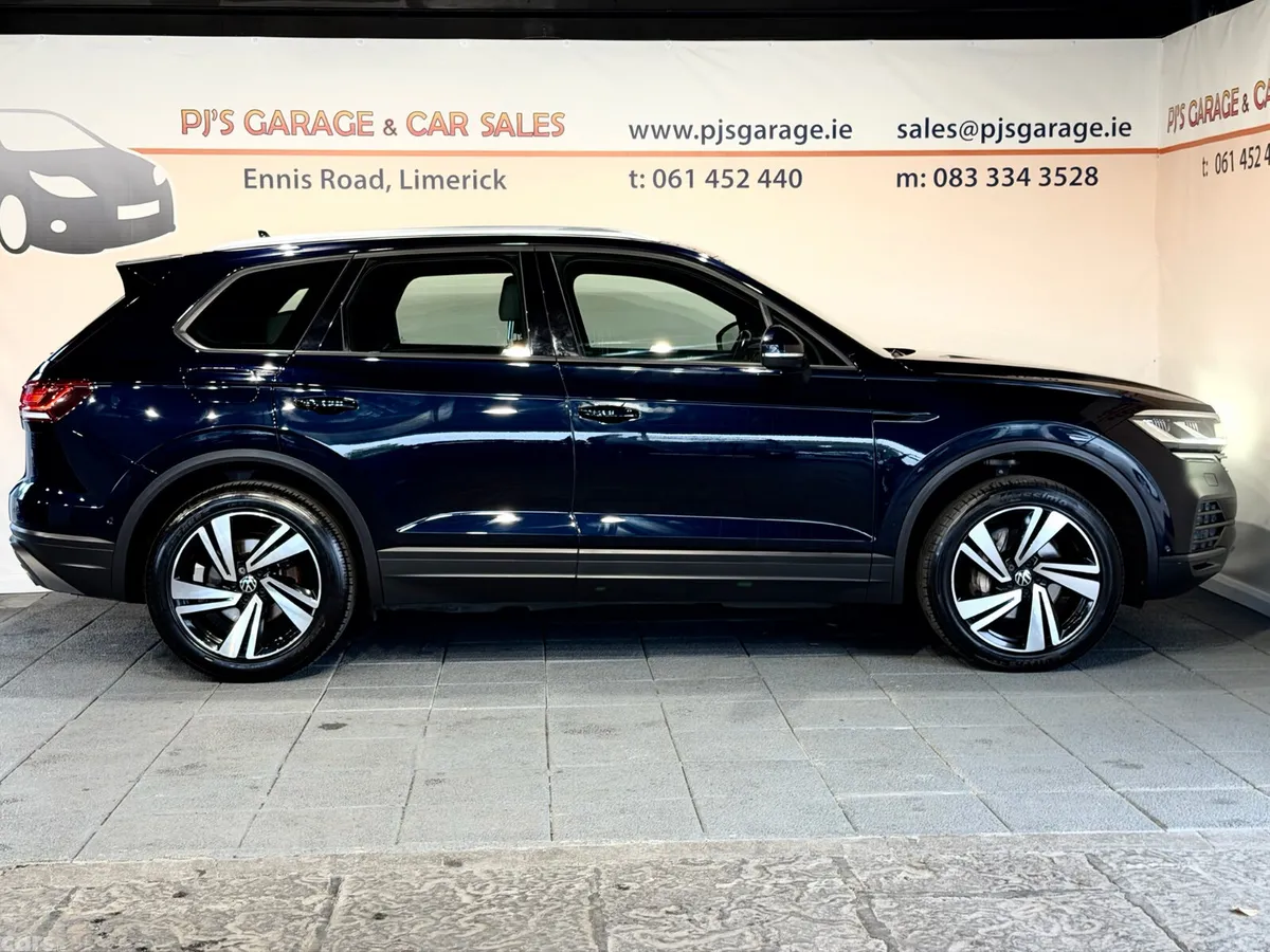 Volkswagen Touareg SUV, Diesel, 2021, Blue