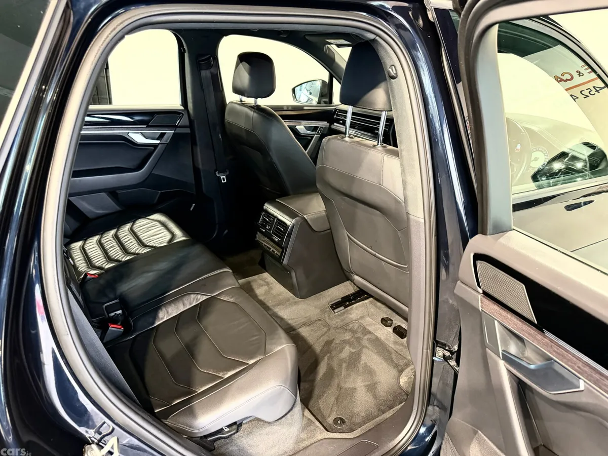 Volkswagen Touareg SUV, Diesel, 2021, Blue
