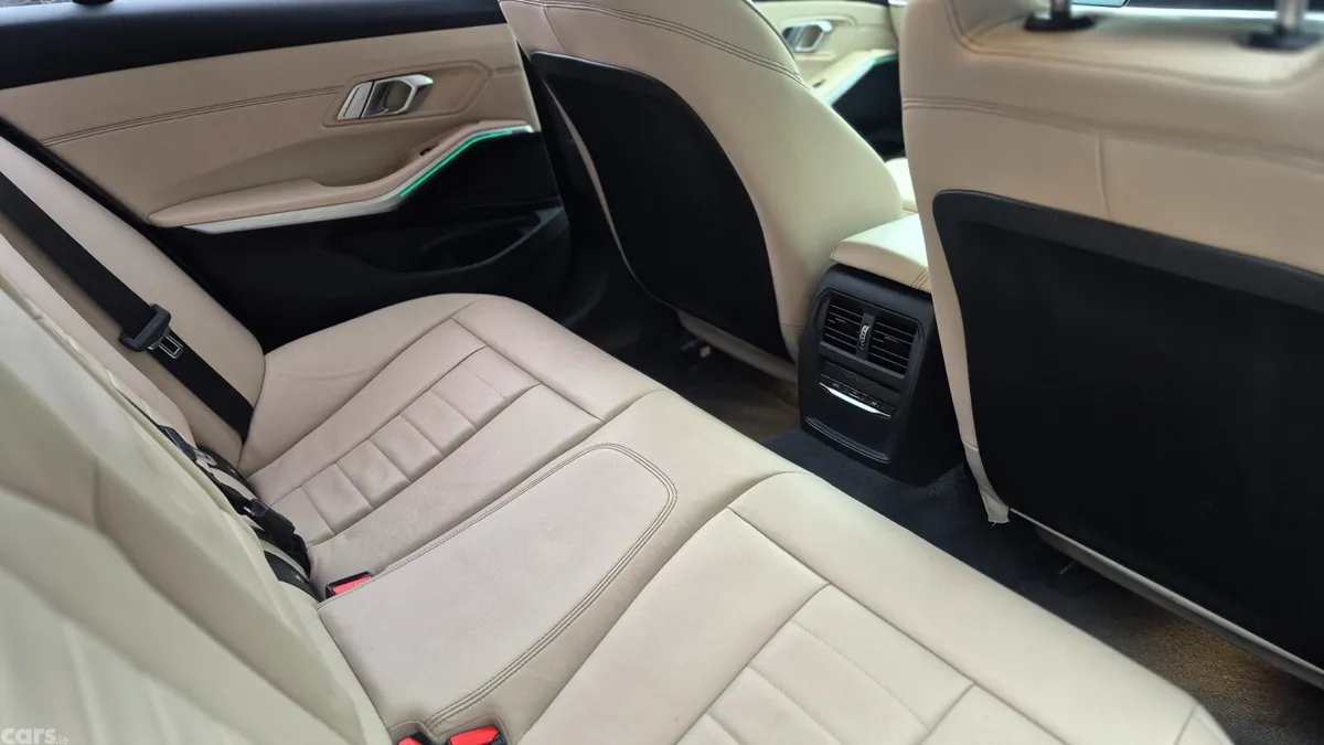 BMW 3-Series Saloon, Diesel, 2019, Blue