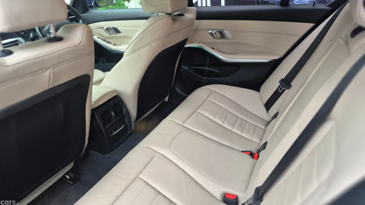 BMW 3-Series Saloon, Diesel, 2019, Blue
