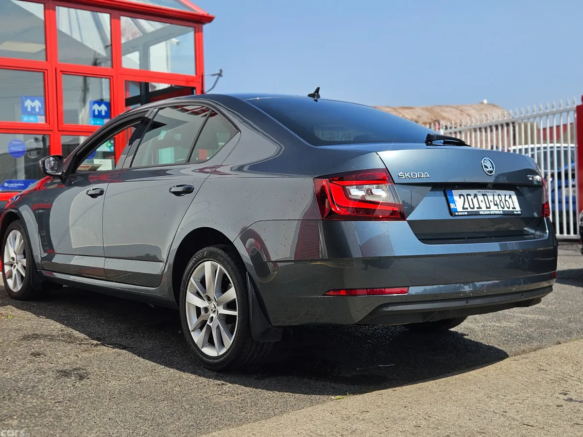 Skoda Octavia Saloon, Diesel, 2020, Grey