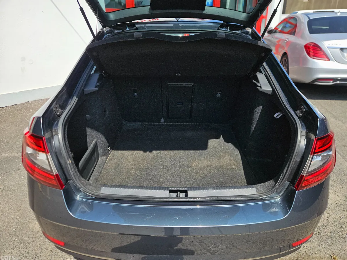 Skoda Octavia Saloon, Diesel, 2020, Grey