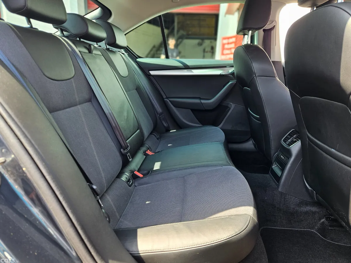 Skoda Octavia Saloon, Diesel, 2020, Grey