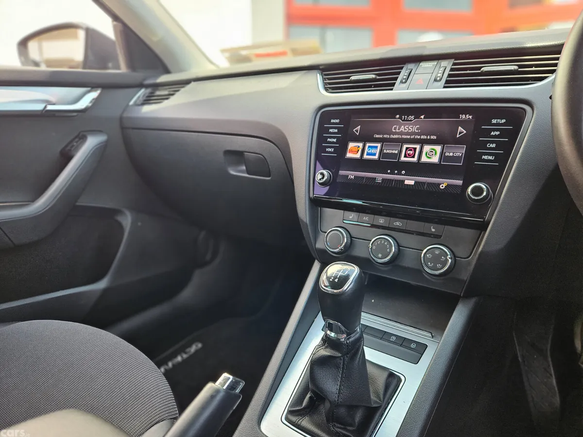 Skoda Octavia Saloon, Diesel, 2020, Grey