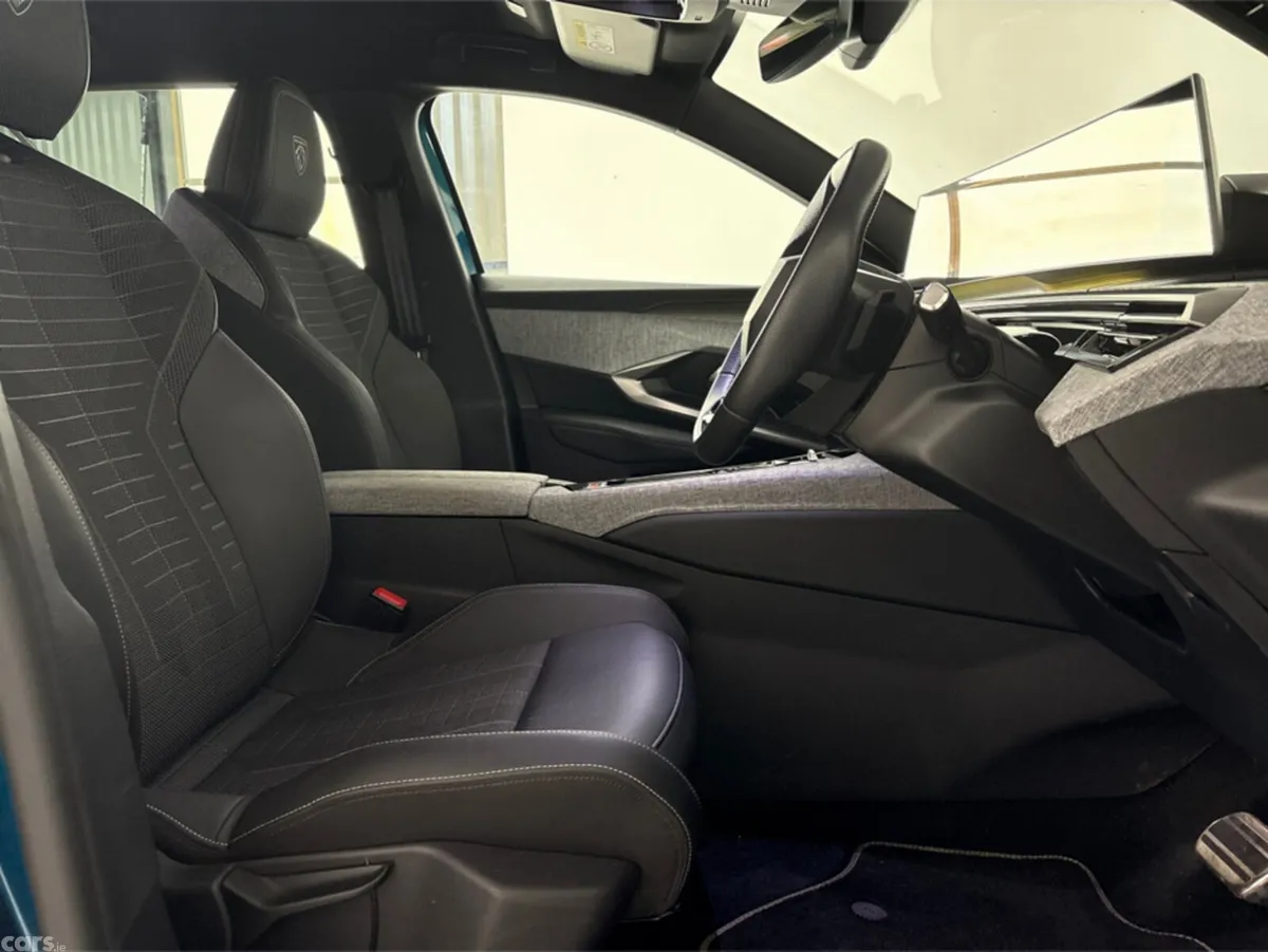Peugeot 5008 Hatchback, Electric, 2025, Blue