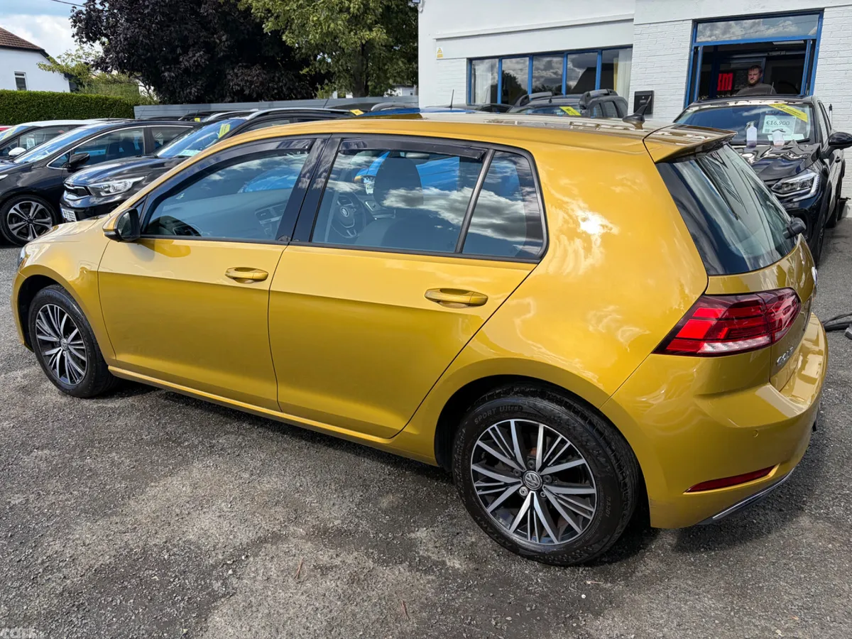 Volkswagen Golf Hatchback, Petrol, 2017, Yellow