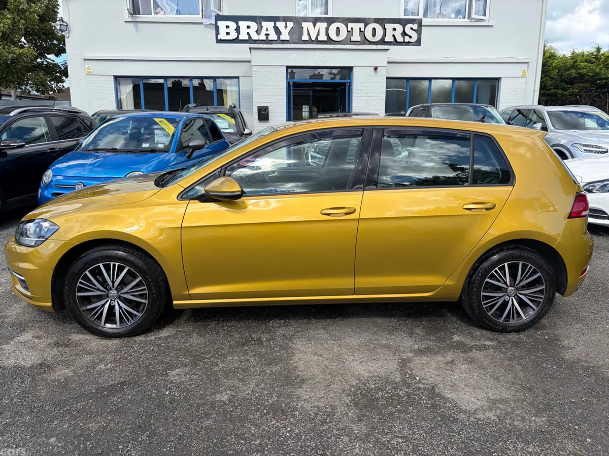 Volkswagen Golf Hatchback, Petrol, 2017, Yellow