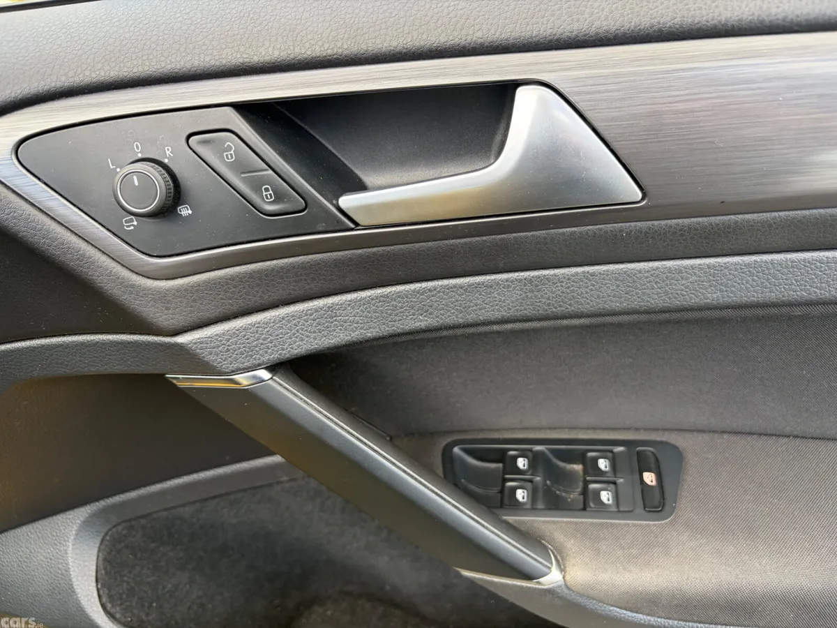 Volkswagen Golf Hatchback, Petrol, 2017, Yellow