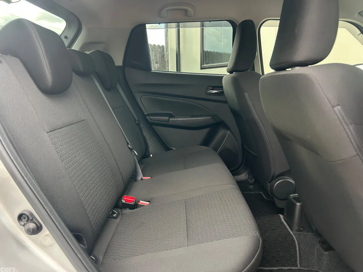 Suzuki Swift Hatchback, Petrol Hybrid, 2021, Silver