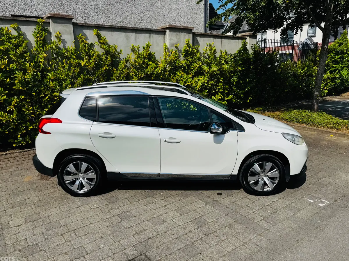 Peugeot 2008 Hatchback, Petrol, 2015, White