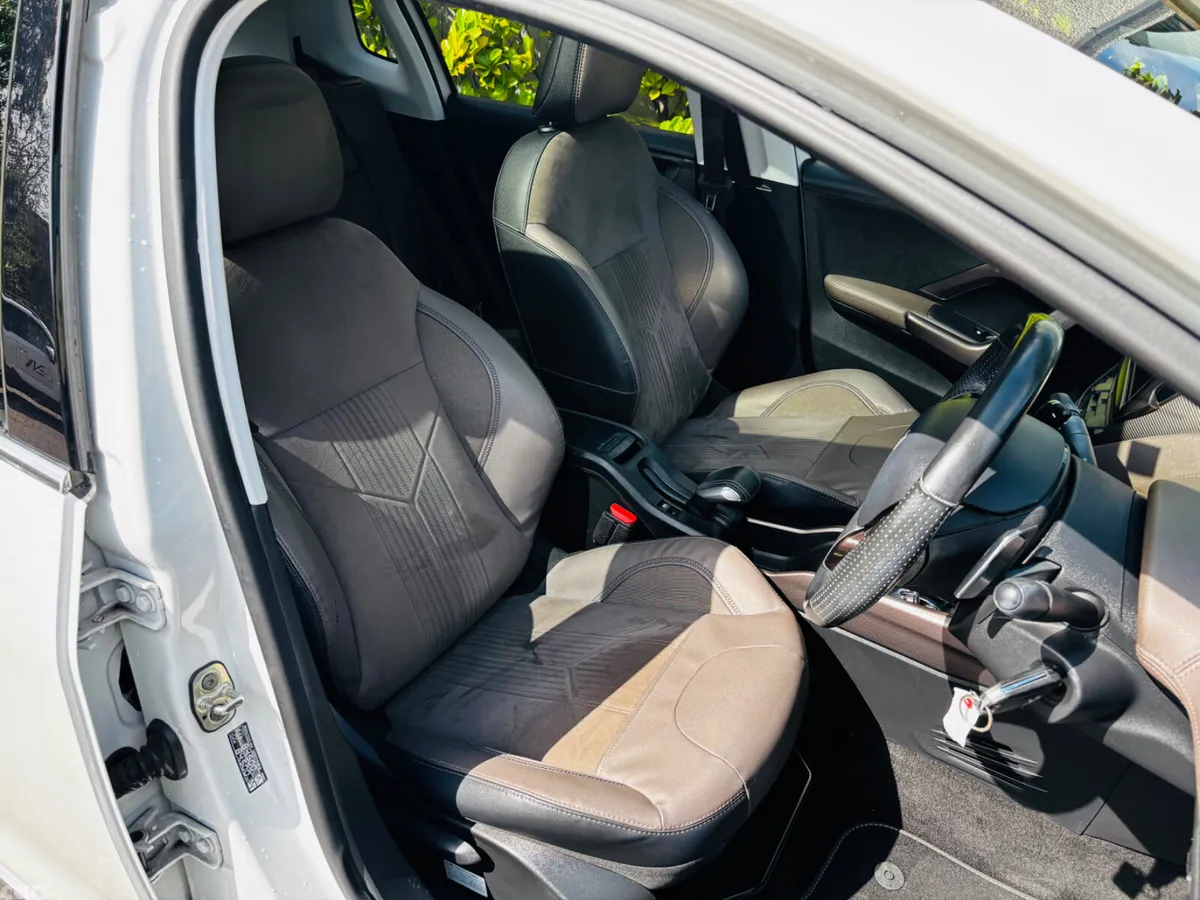 Peugeot 2008 Hatchback, Petrol, 2015, White