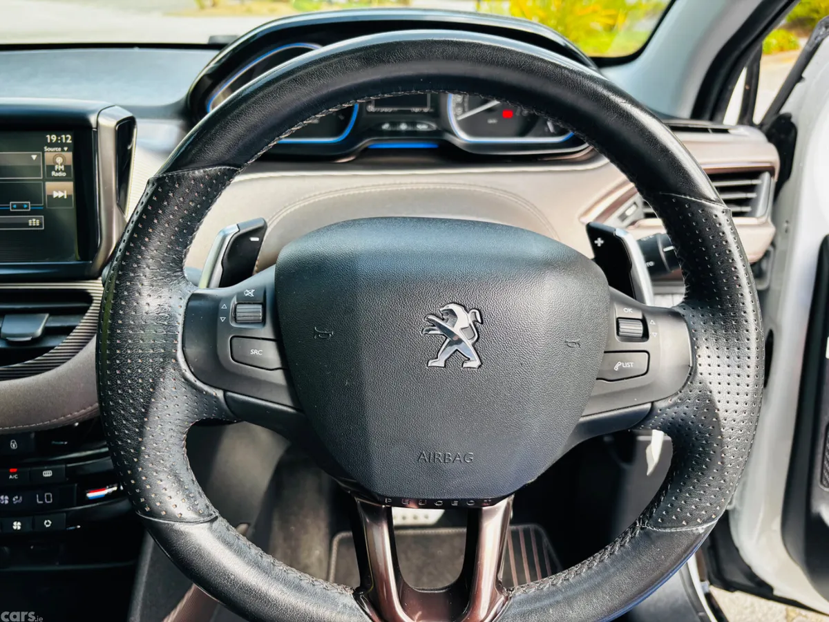 Peugeot 2008 Hatchback, Petrol, 2015, White