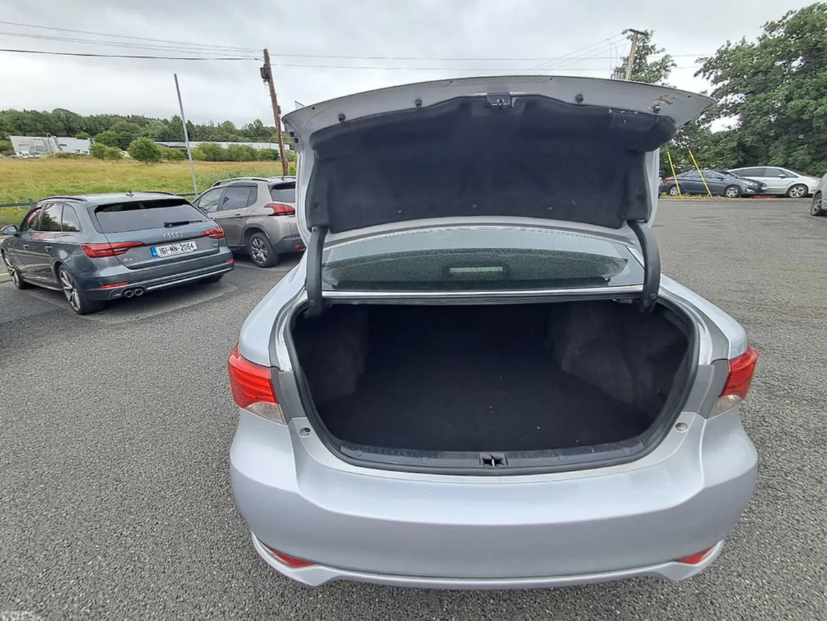 Toyota Avensis Saloon, Diesel, 2014, Silver