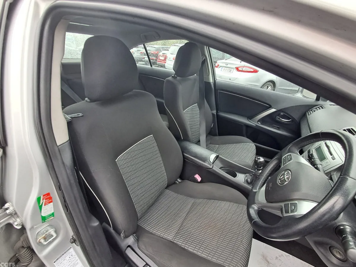Toyota Avensis Saloon, Diesel, 2014, Silver