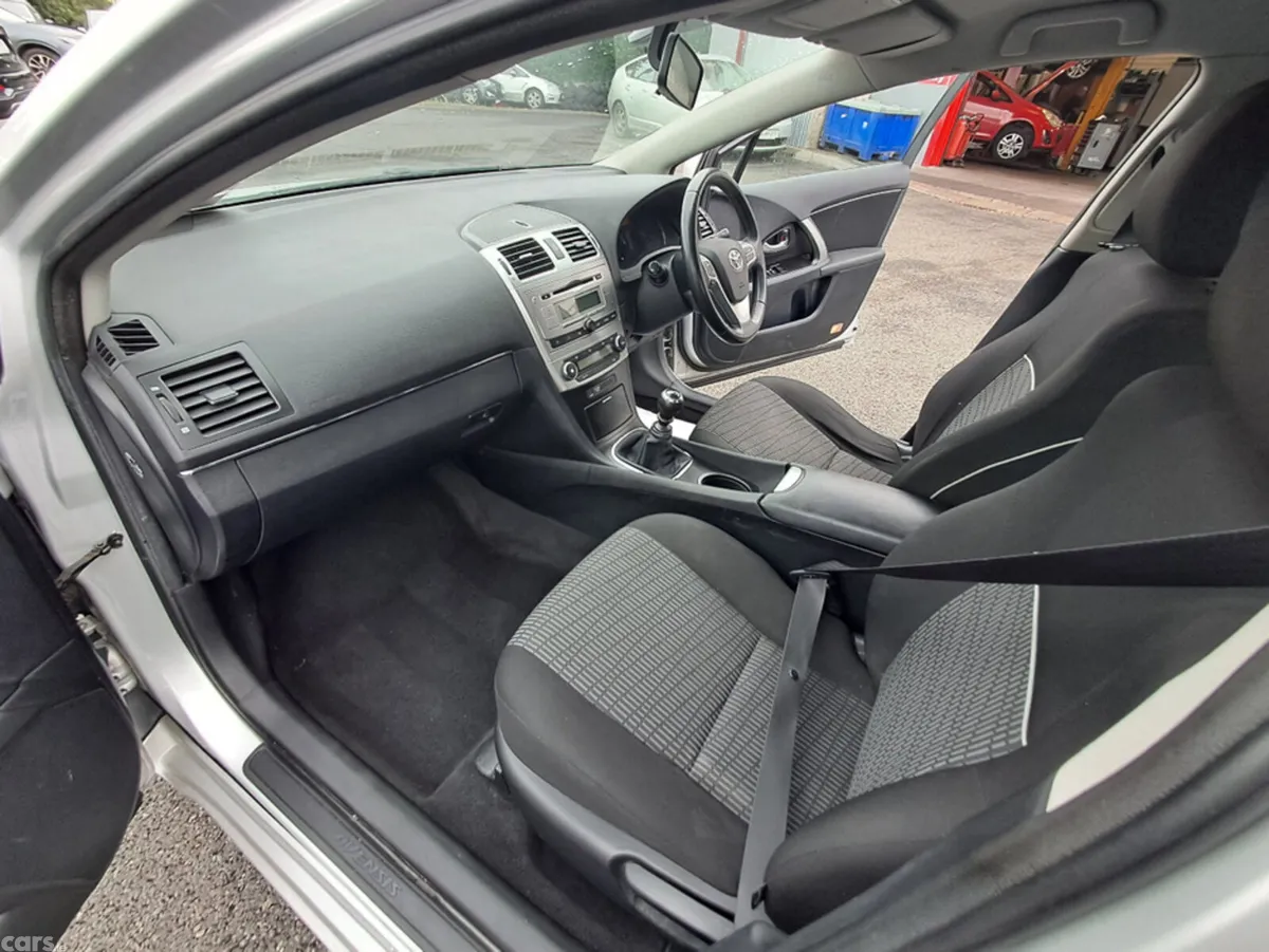 Toyota Avensis Saloon, Diesel, 2014, Silver