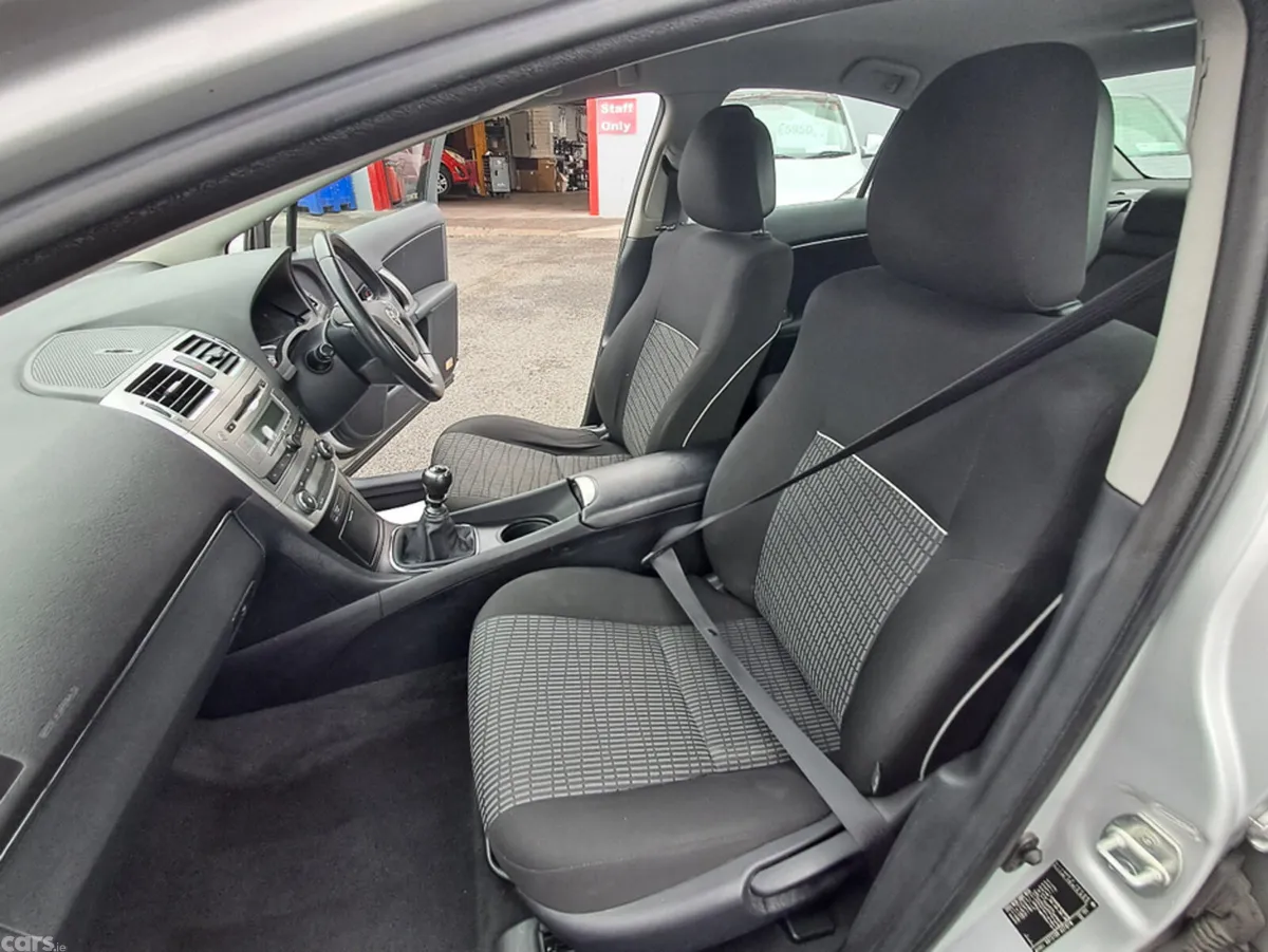 Toyota Avensis Saloon, Diesel, 2014, Silver
