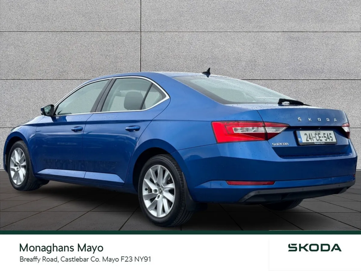 Skoda Superb Hatchback, Diesel, 2024, Blue