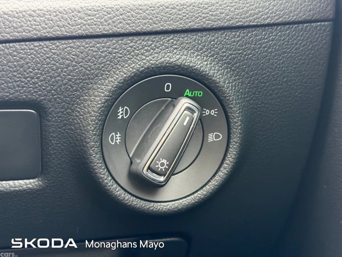 Skoda Superb Hatchback, Diesel, 2024, Blue