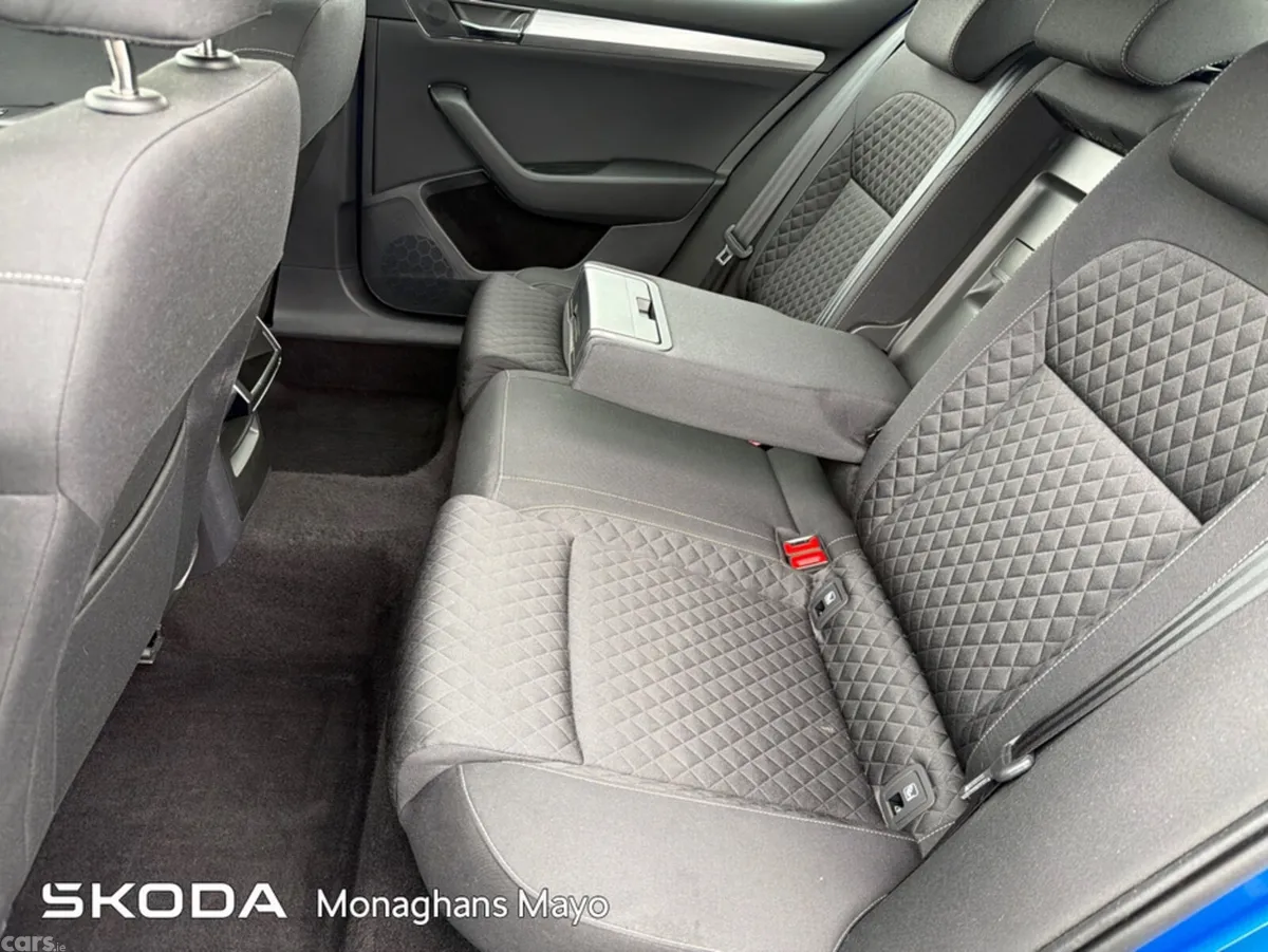 Skoda Superb Hatchback, Diesel, 2024, Blue