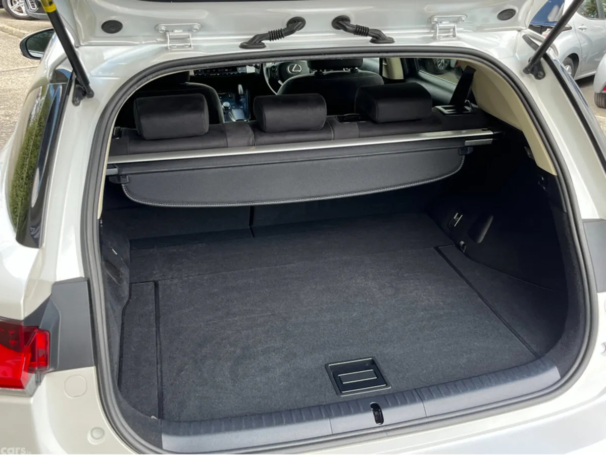 Lexus CT Hatchback, Petrol Hybrid, 2017, White