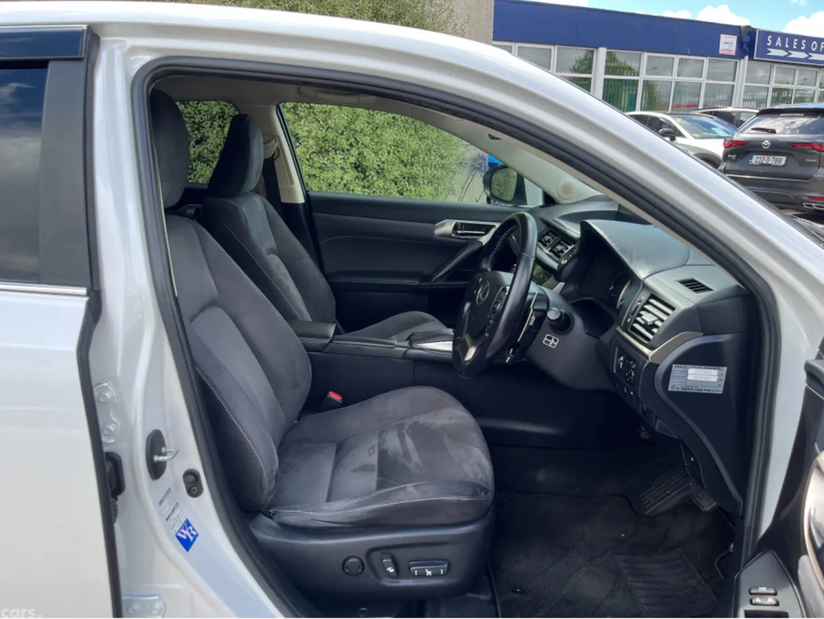 Lexus CT Hatchback, Petrol Hybrid, 2017, White