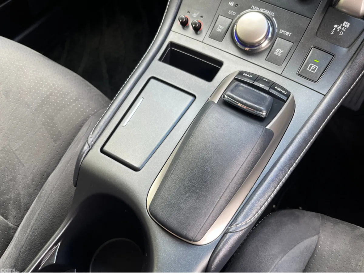 Lexus CT Hatchback, Petrol Hybrid, 2017, White