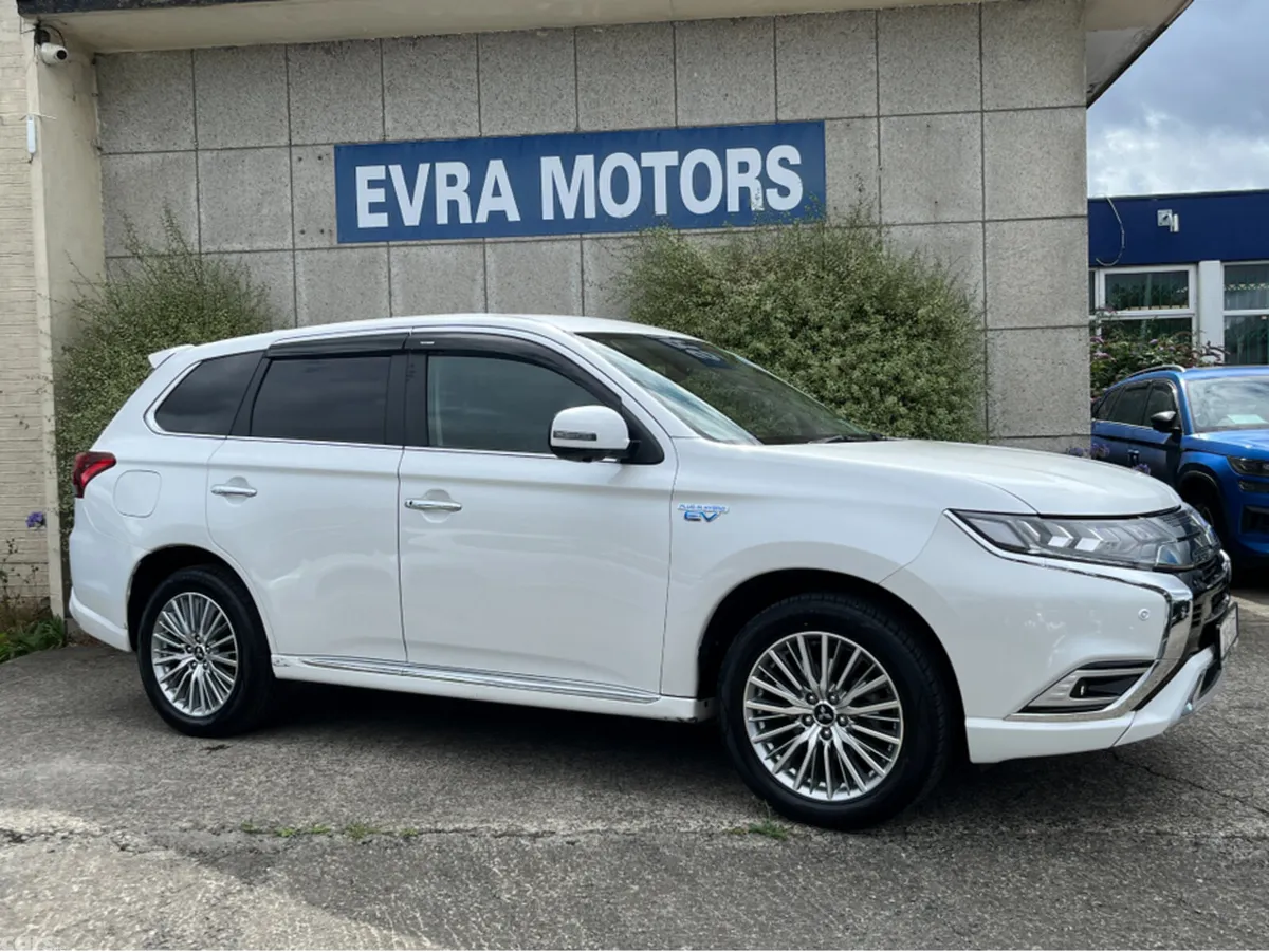 Mitsubishi Outlander SUV, Petrol Plug-in Hybrid, 2021, White