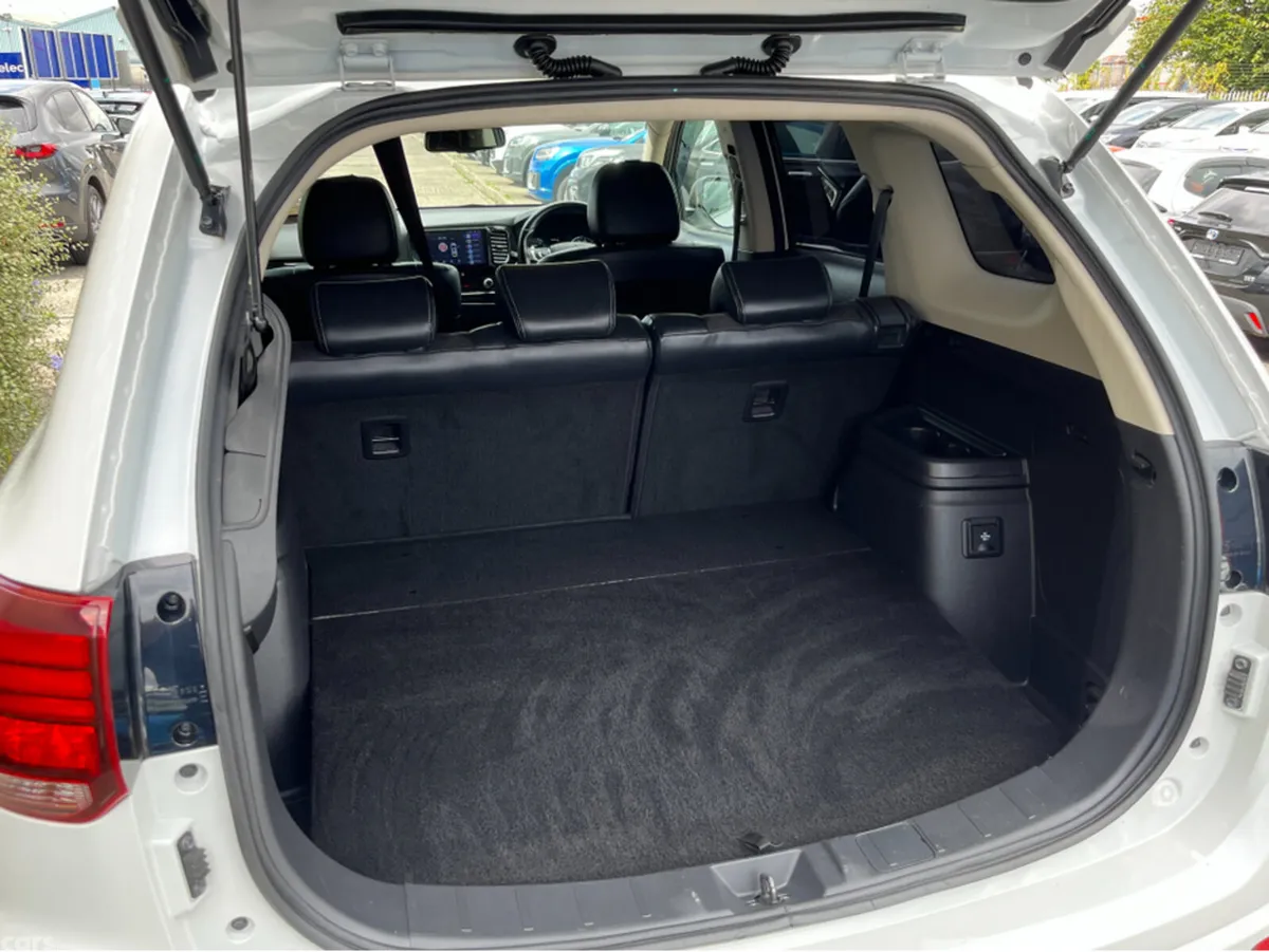 Mitsubishi Outlander SUV, Petrol Plug-in Hybrid, 2021, White