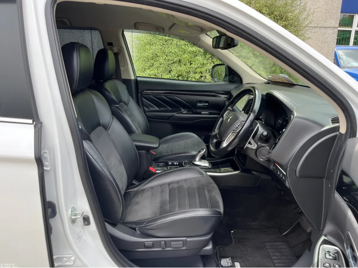 Mitsubishi Outlander SUV, Petrol Plug-in Hybrid, 2021, White