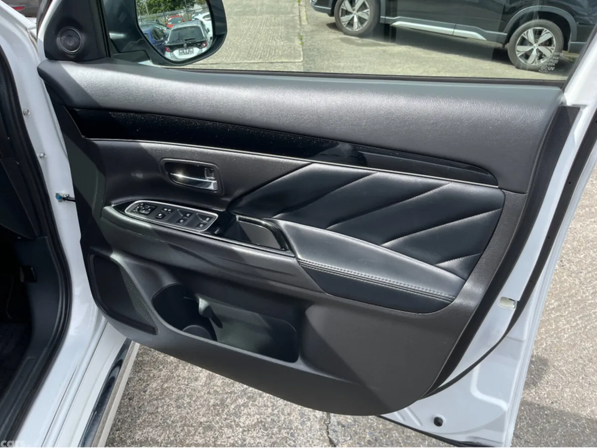 Mitsubishi Outlander SUV, Petrol Plug-in Hybrid, 2021, White