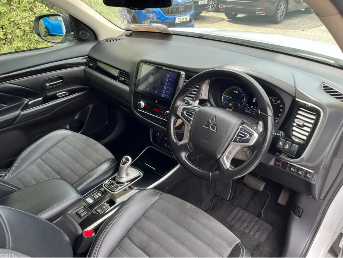Mitsubishi Outlander SUV, Petrol Plug-in Hybrid, 2021, White