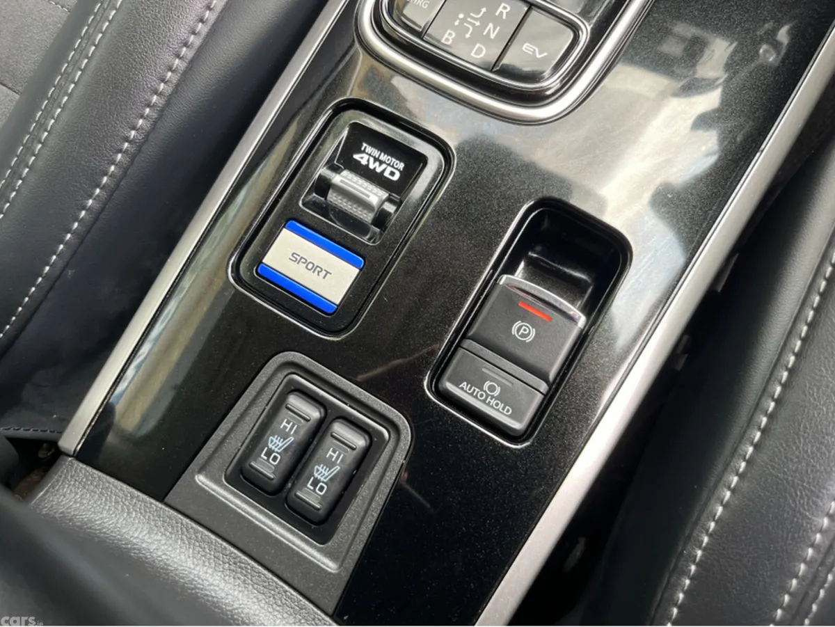 Mitsubishi Outlander SUV, Petrol Plug-in Hybrid, 2021, White