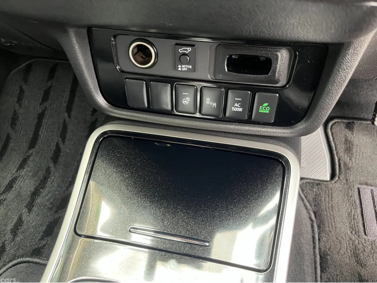 Mitsubishi Outlander SUV, Petrol Plug-in Hybrid, 2021, White