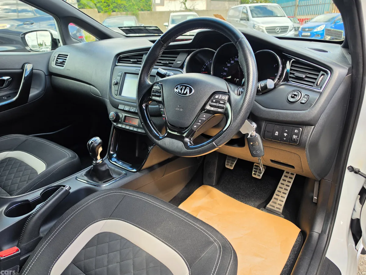 Kia Ceed Hatchback, Petrol, 2018, White