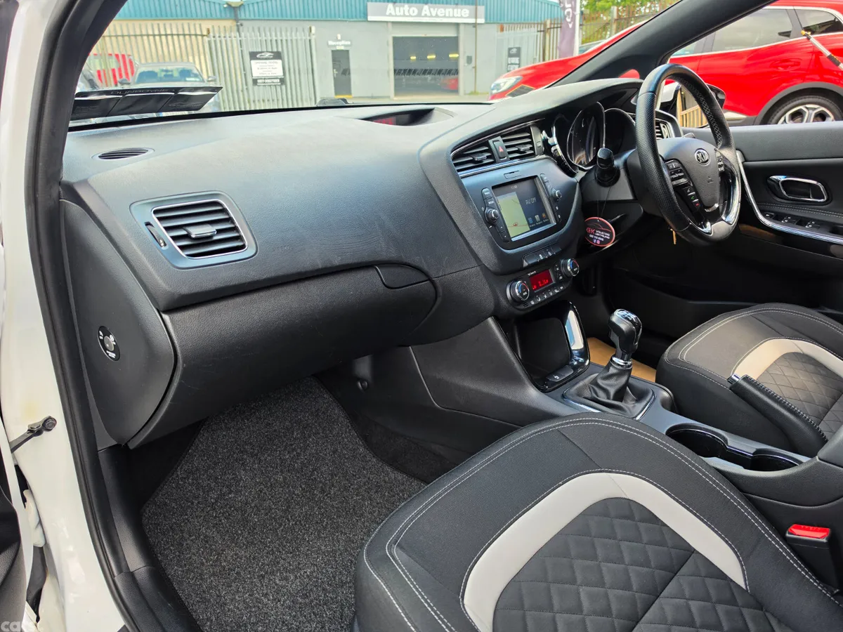 Kia Ceed Hatchback, Petrol, 2018, White